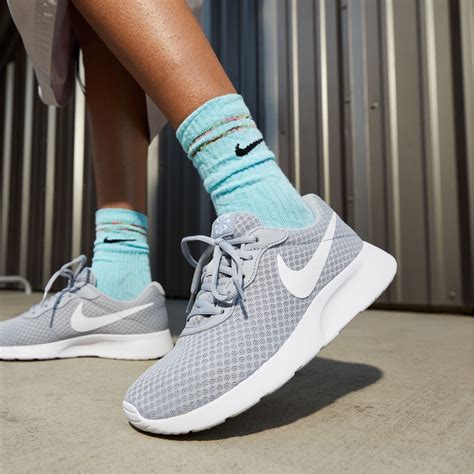 kohl's nike tanjun women's.